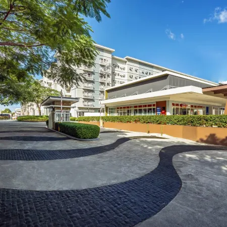 Scandinavian 1BR Condo w/ Free Parking – Trees Residences, Fairview Quezon City Отели рядом с достопримечательностью «СМ City Fairview»
