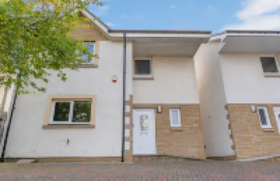 Muirton House 2 - 4 Bed House, 4 Car Driveway, 2 Bathrooms, Smart TVs in every room