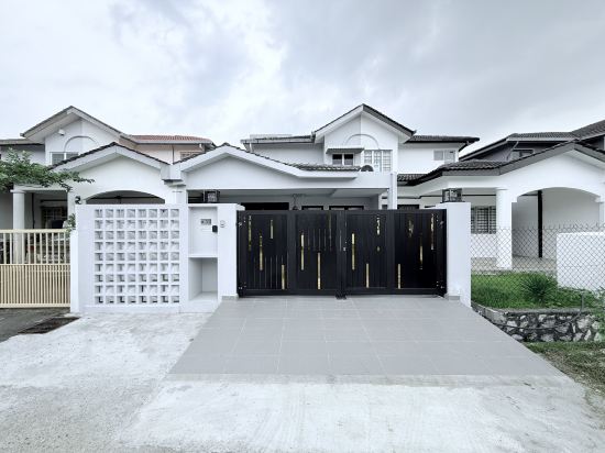 Marble Manor - Elegant Landed house