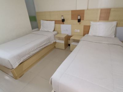 RedDoorz Plus Near Pasar Gede Solo