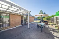 Entire Cozy 2-Bedroom House in Mount Waverley - Vila