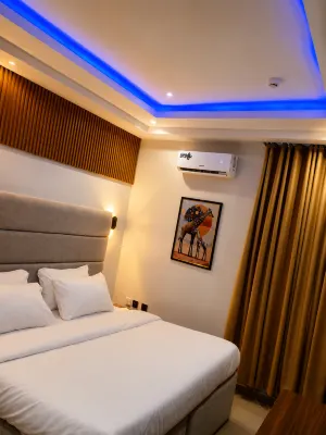 Royal vantage hotel and suites - 4-Star