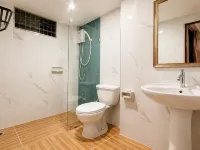 Three One Hotel Hotel dekat Dermaga Witthayu