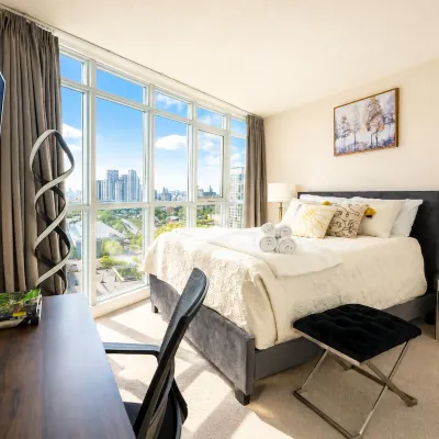 Lakeview CN tower view island free parking โรงแรมใกล้เอเนอร์แคร์เซ็นเตอร์
