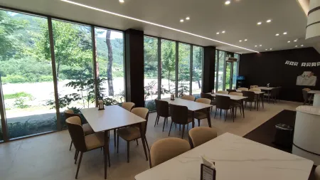 Manhae Maeul Отели рядом с достопримечательностью «Baekdamsa»