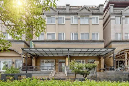 Green Castle B&B Отели в г. Илань