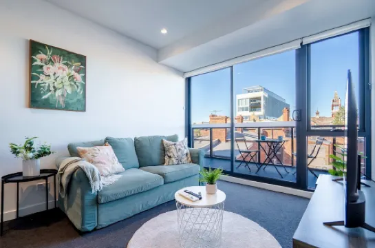 Modern 2BR Apartment with Smart TV and Views