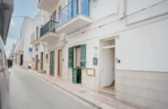 Terra | 2-Bedroom with Shared Kitchen & Balcony – Seafront Location