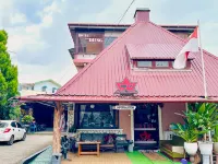 RedDoorz @ Hotel Dieng Berastagi Hotels near Panatapan Berastagi