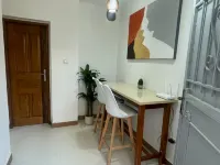 Cozy 1-bedroom apartment with terrace in Dakar - Bãi đậu xe