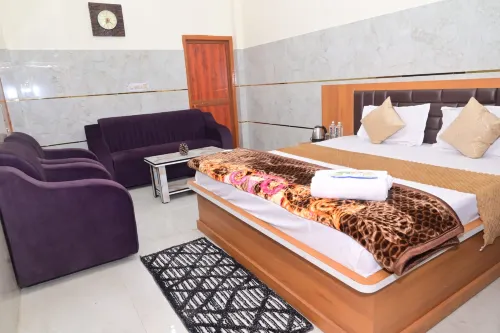 Paramjyoti HomeStay - Airport Shuttle