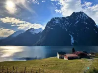 Fjordfront Farmhouse | Sauna, Boat & Sunnmøre Alps - Homestays