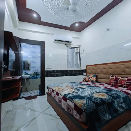 Hotel Gayatri Dham Near Prem Mandir & Iscon