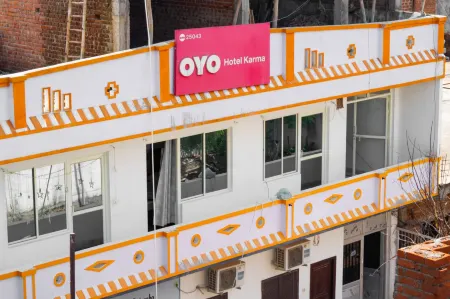 Karma Hostel Отели рядом с достопримечательностью «Кандарья-Махадева»