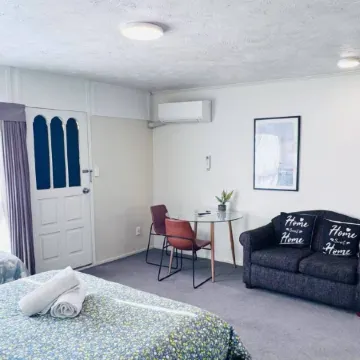 Merivale Court Large Studio-Unit 3 Отели рядом с достопримечательностью «Мона-вейл»