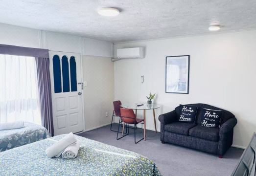 Merivale Court Large Studio 인테리어 샘플