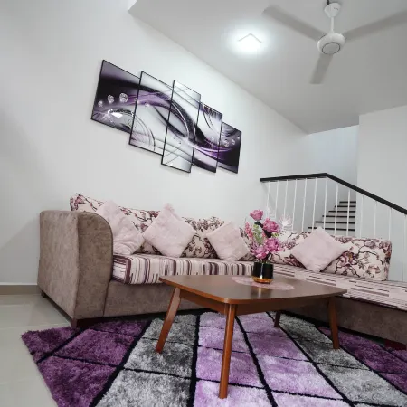 Negombo Airport Villa with Swimming Pool, Parks and Breakfast