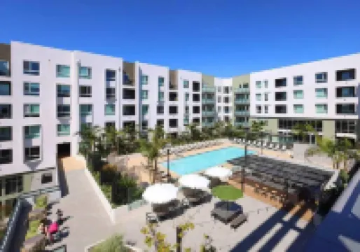 Elegant Escape 10 Min from Disneyland W/Pool & GYM