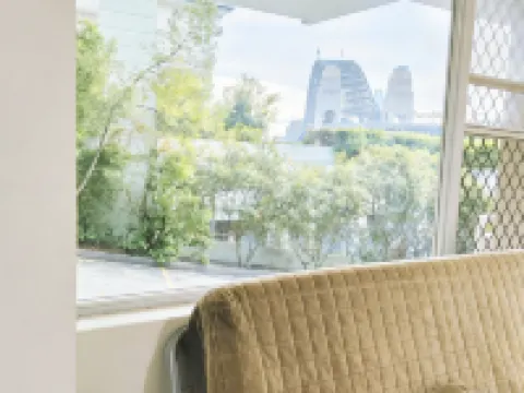 Sunny  harbour Bridge  in  Kirribil Hotels in Kirribilli
