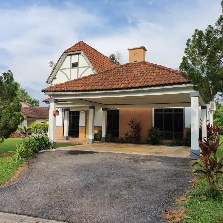 Melaka Afamosa Villa with Private Pool for 10 pax D'Faro 789 by BeeStay Hotels in Pegoh