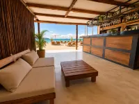 Euphoria Beach House - bar