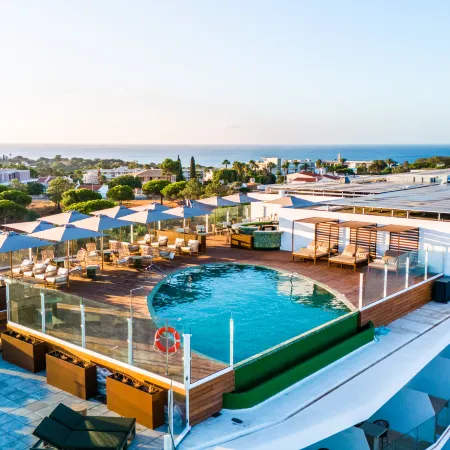 Castelo Suites Hotel