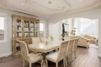 Vancouver Stay -- Downtown Richmond Luxury House Walk to Bus Station,Restaurants & Mall