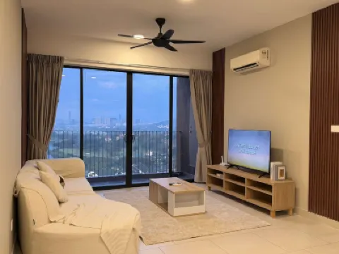 Astetica Residence: Cactus Muji Party Stay 4 Rooms Hotels near MBSJ Stadium in Serdang Jaya