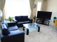 Cozy 2 Bedroom Flat, Woking | 30 min train London