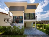 Mountain View chaloklum 2 bed house 查洛兰海滩附近的飯店