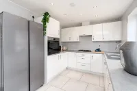 8 Beds | Contractors | 4BR 2.5BA | Garden - breakfast
