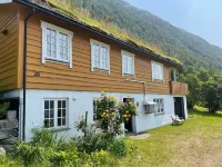 Fjordfront Farmhouse | Sauna, Boat & Sunnmøre Alps - Homestays