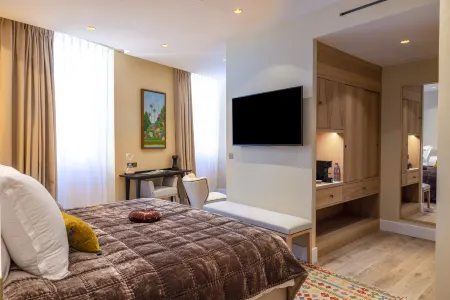 Hotel La Mere Germaine Отели в г. Сен-Лоран-Дез-Арбр