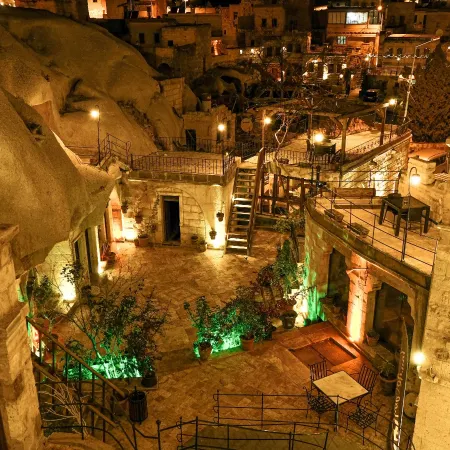 ShoeString Cave Hotel Отели рядом с достопримечательностью «Al Nazar Church»