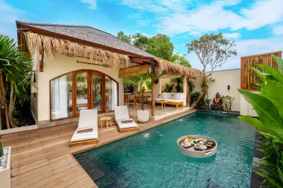 Villa Aldona - 1Br Villa with Pool Close to Nuanu City 타나롯 호텔