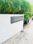 We Vibe, Azure Urban Resort Residences with man-made beach - Baarit