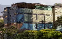 GALLERY HOTEL Hotels near caital mega shoes