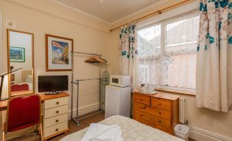 Ricky Road Guest House - Budget