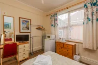 Ricky Road Guest House - Budget Hotels in Watford