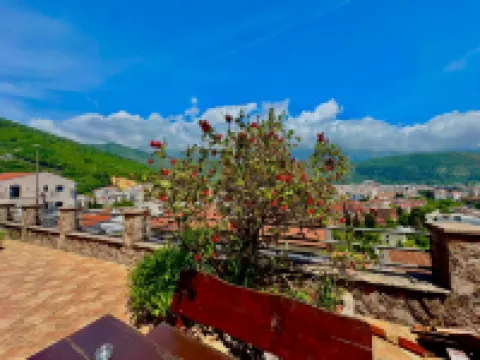 Contessa Apartments Hoteles en Podostrog