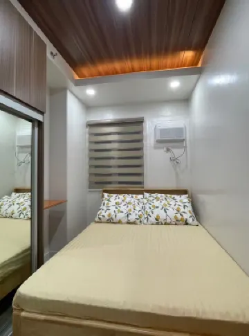 Cozy-corner Staycation @Sta Rosa Laguna スプラッシュ・アイランド周辺のホテル