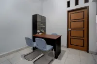 Hotel O 94843 Syariah Hj. Lilis Sukabumi - parking