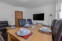 3 Bedroom Apartment - Glasgow Cromdale St - Sleeps 5 - Contractors, Business & Relocations - Condos