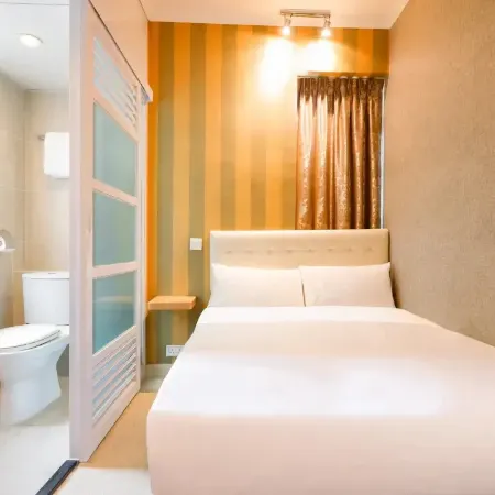 B & B PAK TAI TEMPLE HOLIDAY FLAT CHEUNG CHAU) Отели рядом с достопримечательностью «Аутлет Citygate»