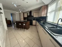 Emerald Manor / Free Parking / Free WiFi - Apartments