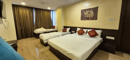 Hotel Raj Inn - 2-Star