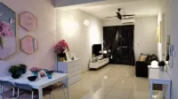 ROMANCE FULL HOUSE THREE PREMIER SUITE Hoteles en Butterworth