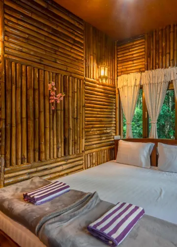 โซนริมน้ำชั้นล่าง