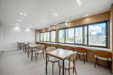 Crystal Hotel Отели рядом с достопримечательностью «Daegu Arboretum»