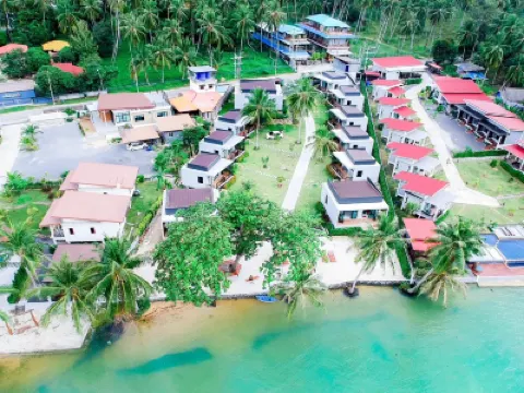 DANUP VILLA シークレットビーチ周辺のホテル